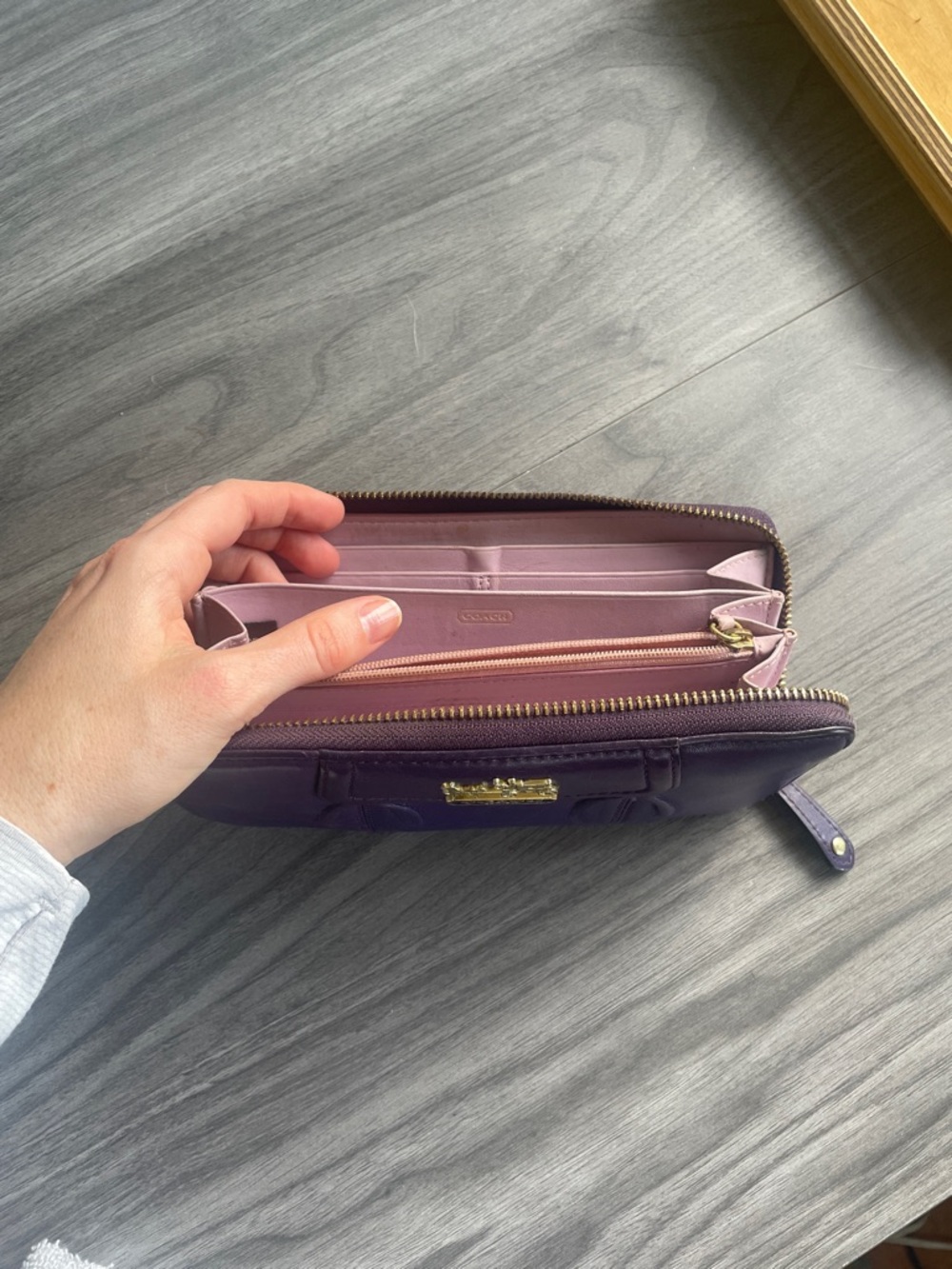 Coach Purple Leather Zip Wallet with Gold Coach Emblem Vintage - Picture 6 of 7